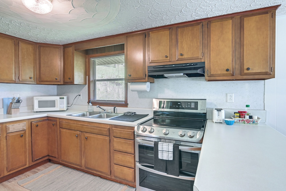 Home w/ Bunkroom: 2 Mi to Hatfield & Mccoy Trail