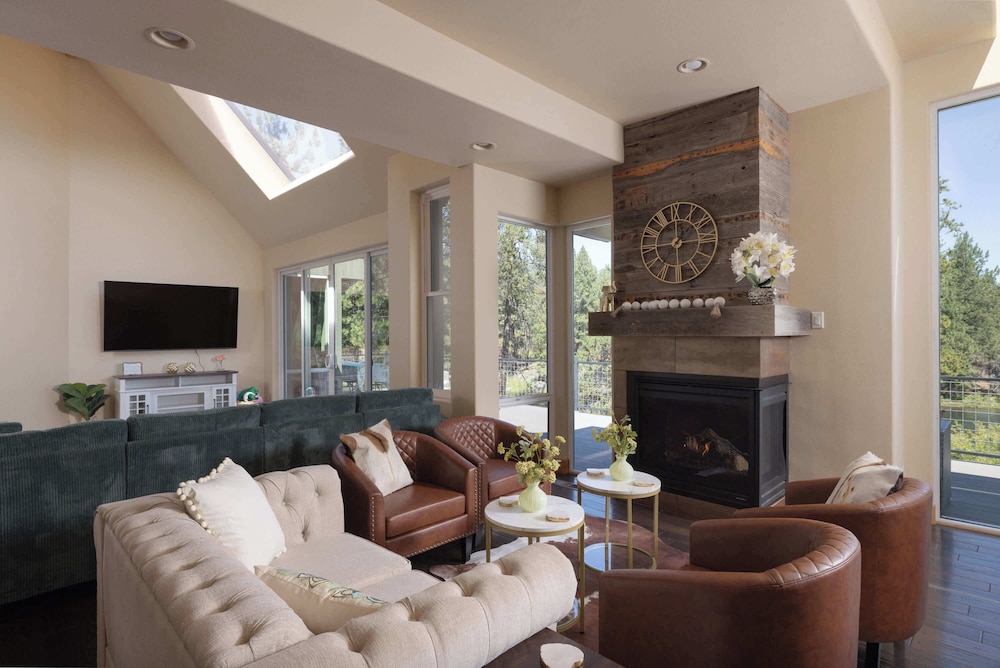 Amazing Riverfront on the Water- Big Sky Bend