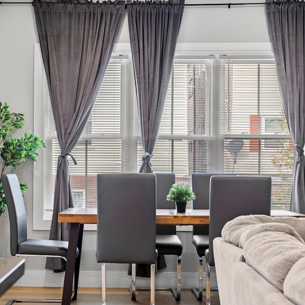 Boston Vacations - Luxury 2BD 2BA Near Logan Airport and T Station - Property Image 2