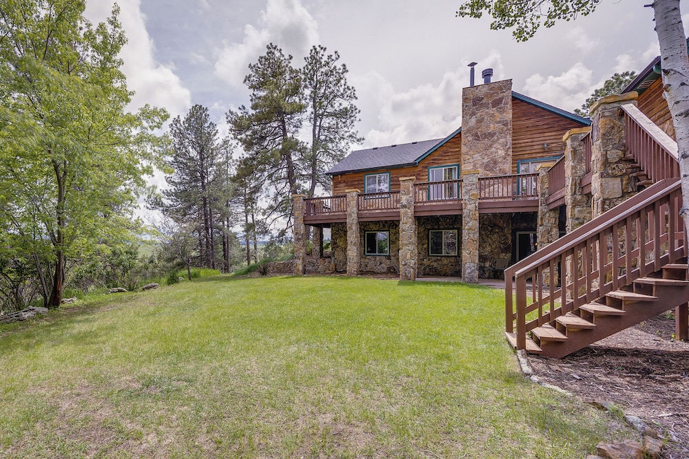 Peaceful Colorado Ranch Retreat w/ Deck & Acreage