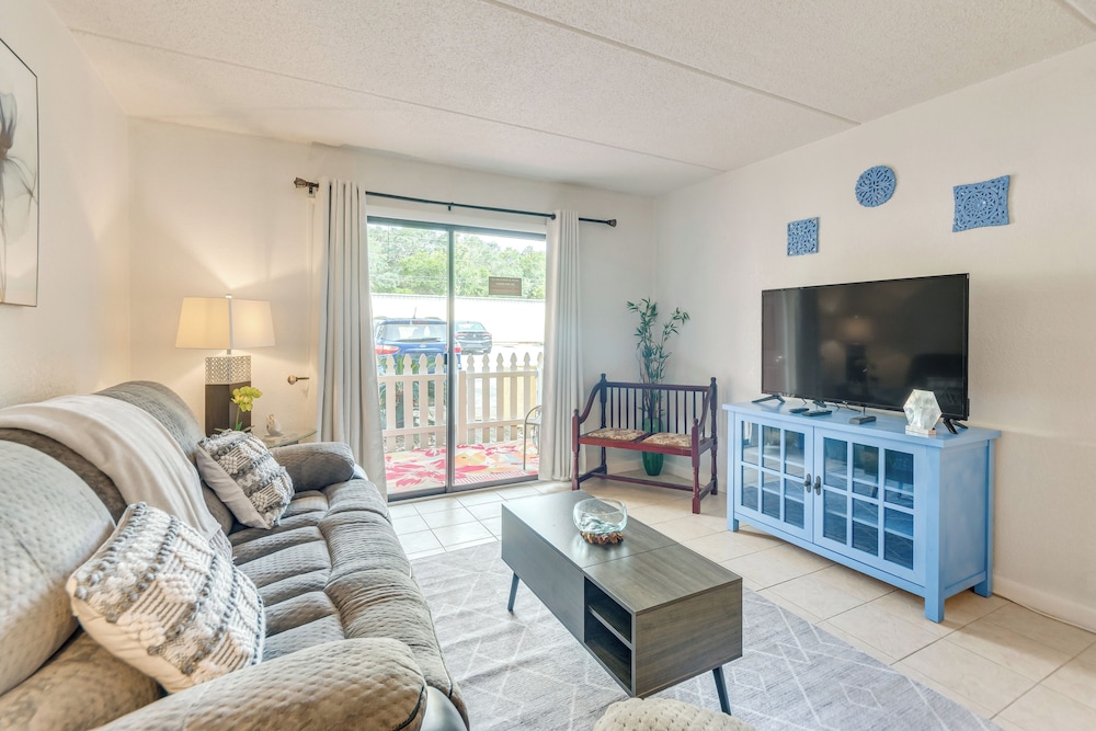 Waterfront Community w/ Perks: Mary Esther Condo