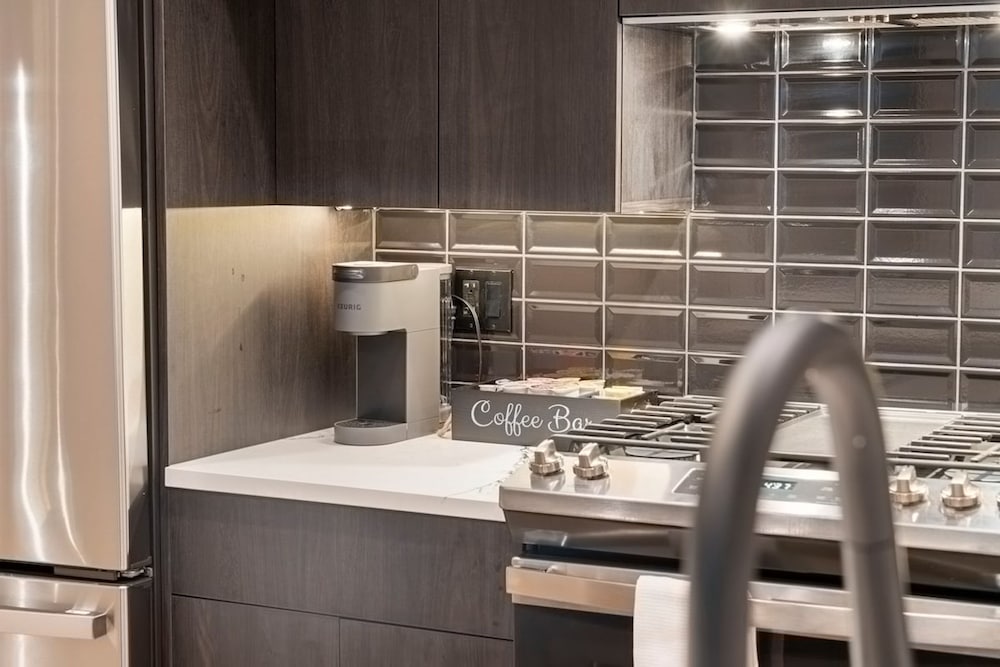 Chic 2BR 2BA Condo w Balcony - River North Chicago
