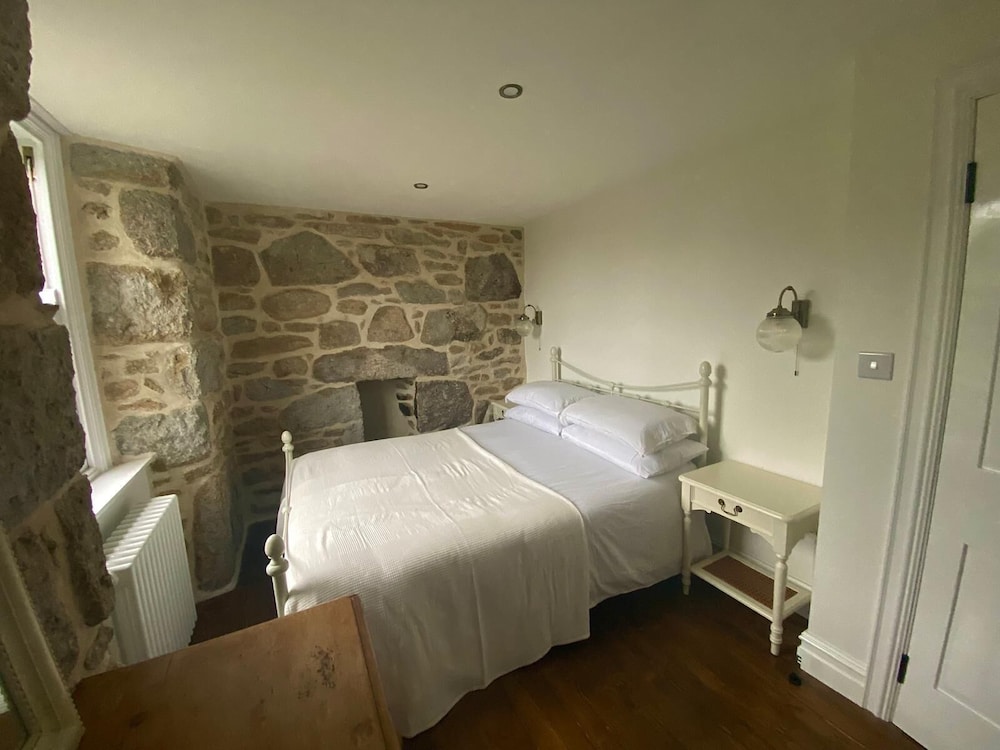 Quaint Cornish Cottage in Idyllic Location view 3