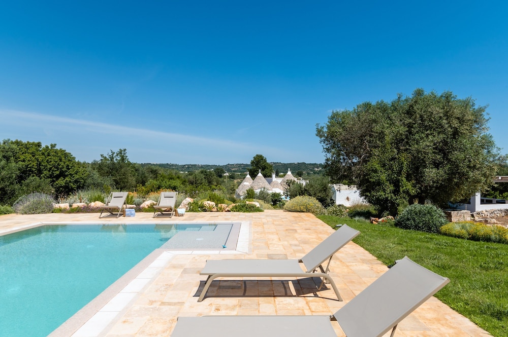 Trulli Pietra Rossa With Pool by Wonderful Italy