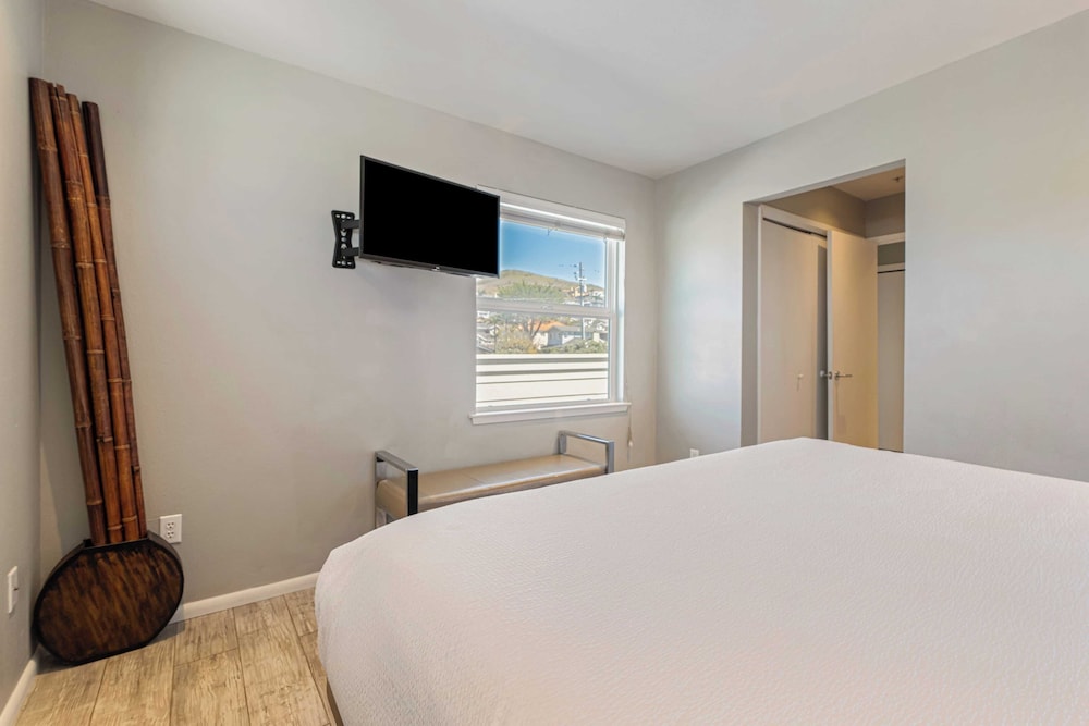 Cayucos Duo 2 Bungalows w/ Views & Lounge Space Pet Friendly