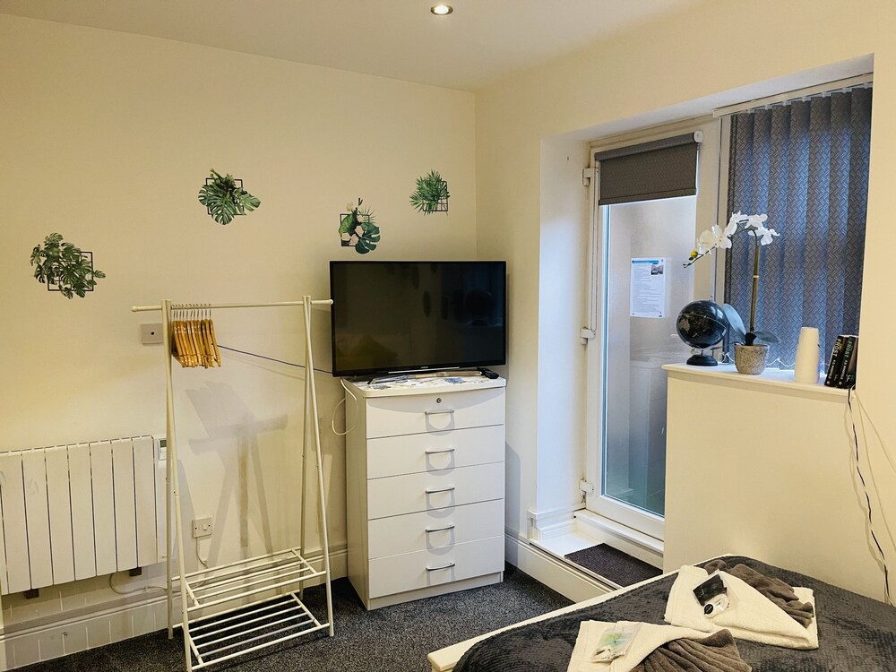 Hidden Hot Tub Retreat Apartment in Nottingham view 5
