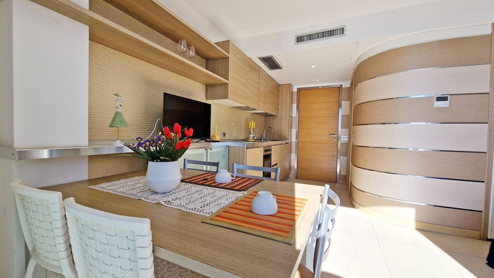 Penthouse Le Vele Sea View 2 Sleeps Air-conditioned
