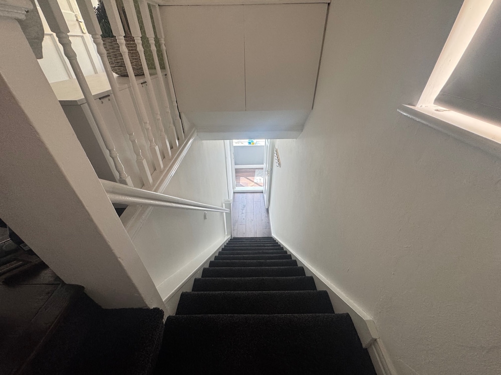 9 Guests - Free Parking - Cozy 3 Bedrooms