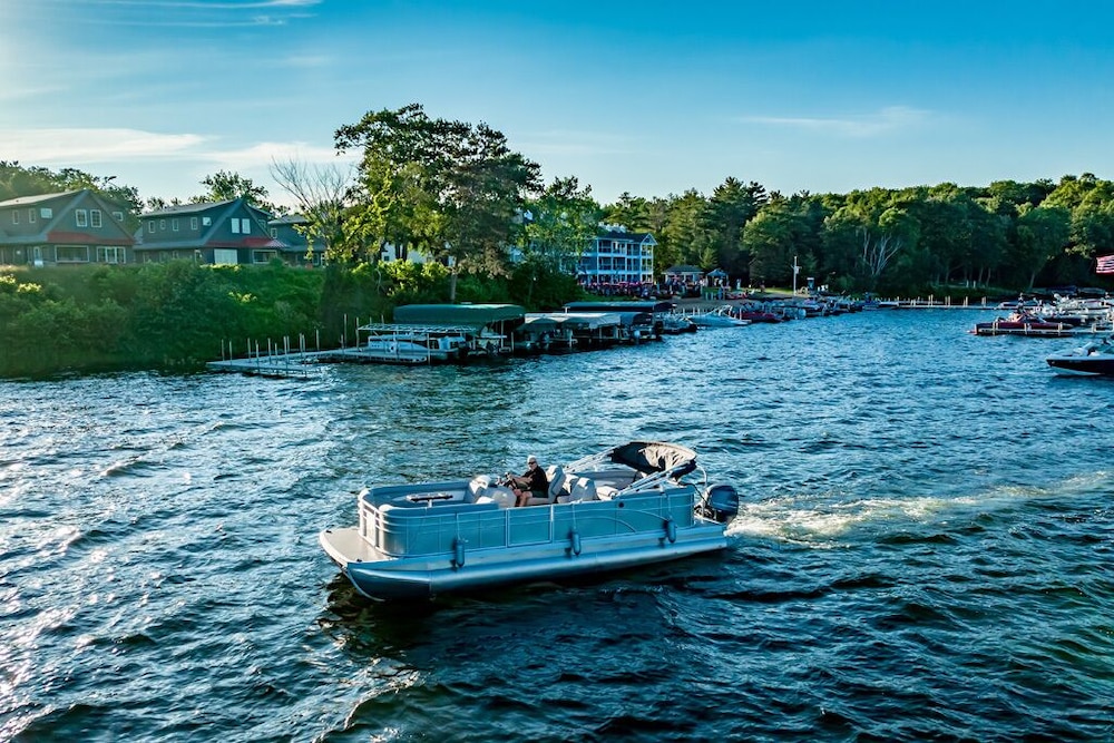 Quarterdeck Resort & Restaurant