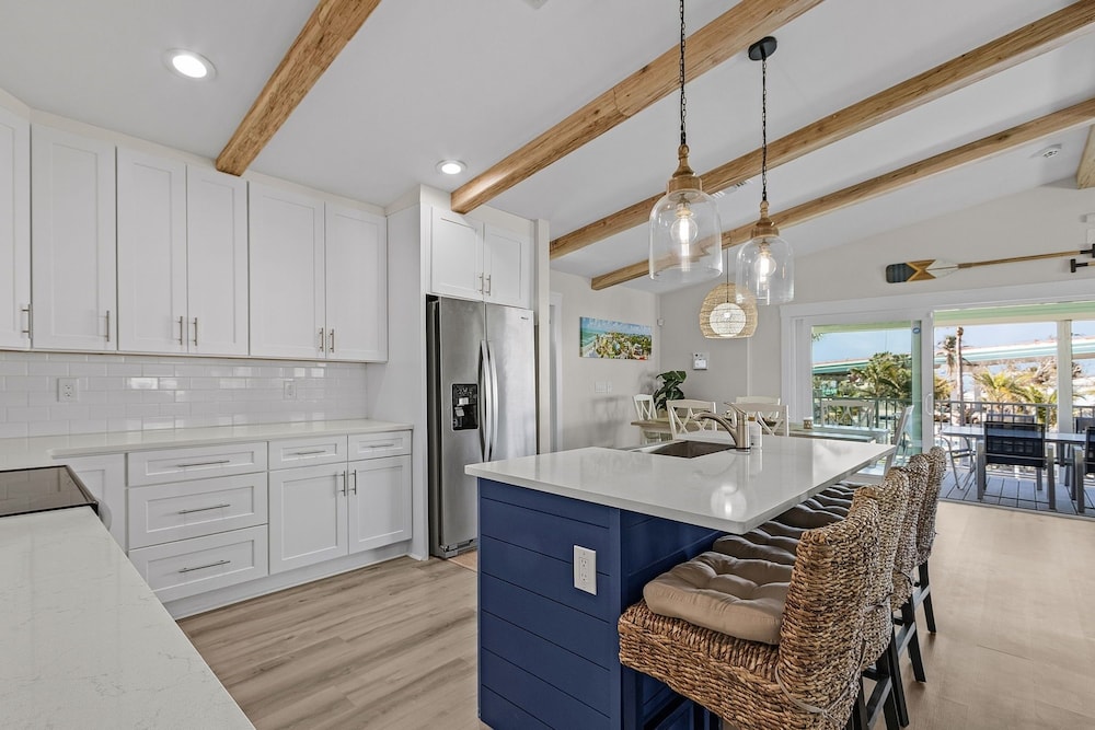 265 Beautiful Canal Front Pool Home 3 Bedroom Home