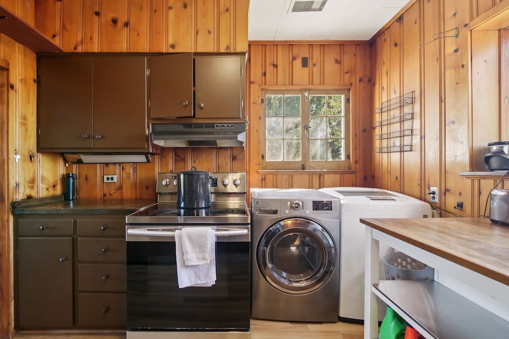 Peaceful Retreat With Scenic Surroundings 4 Bedroom Home