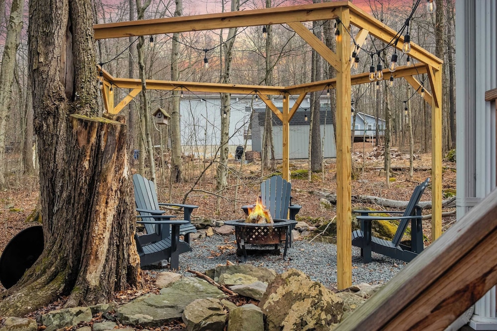 Arrowhead Lake Access, Pool, Fire Pit Near Ski Resorts Oswayo by Avantstay