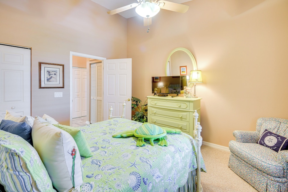 Community Pool: Coastal Escape in Flagler Beach