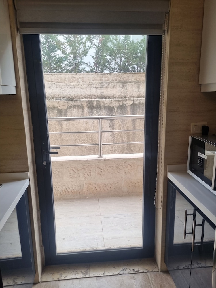 Charming Amman Apartment With Central Air-con & Street Parking