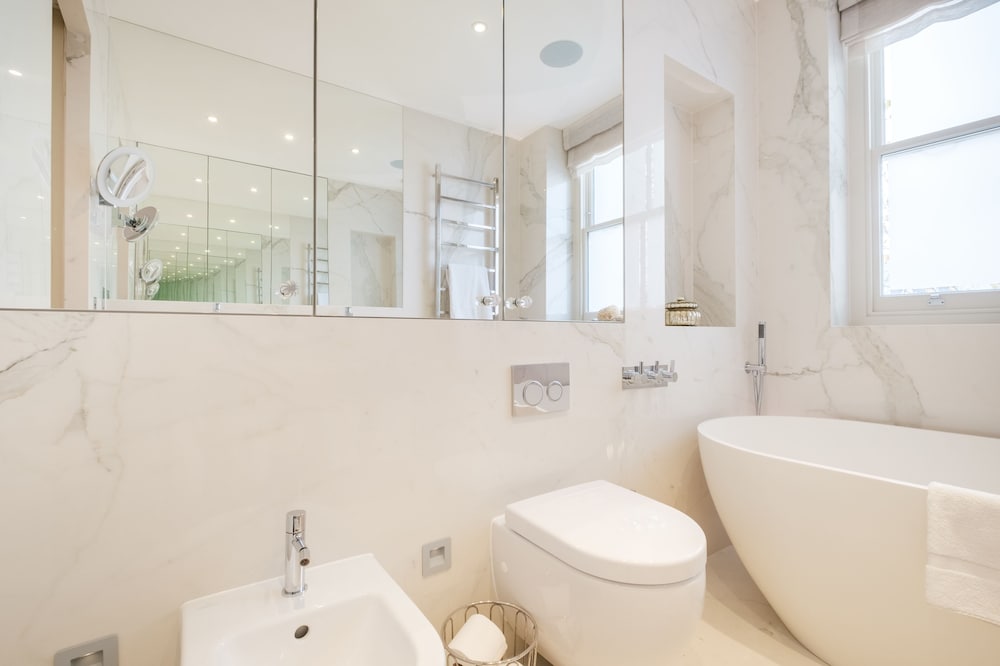 Luxury Home with 3 Bed 2 Bath in London