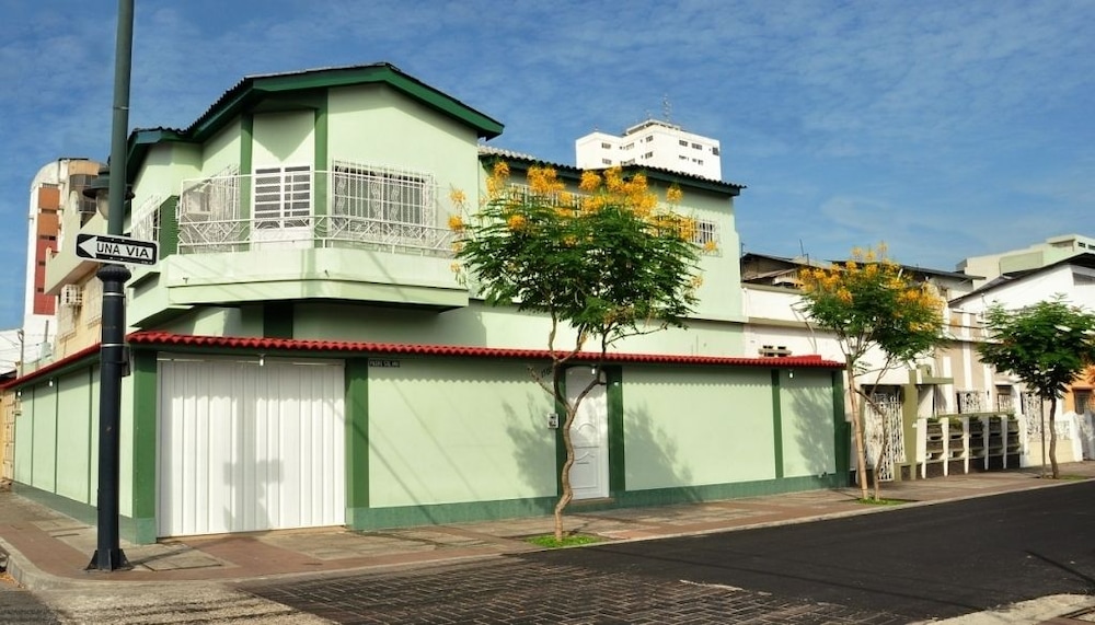 Hotel Jeshua Inn Guayaquil - Image 1