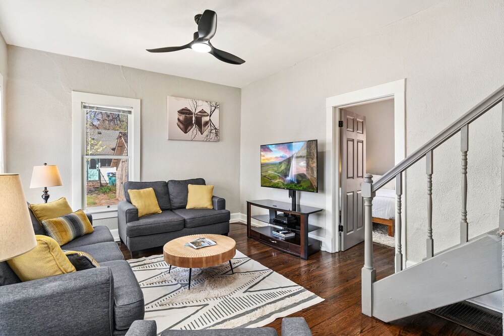 Old Town Retreat w/ Hot Tub Perfect for Groups!