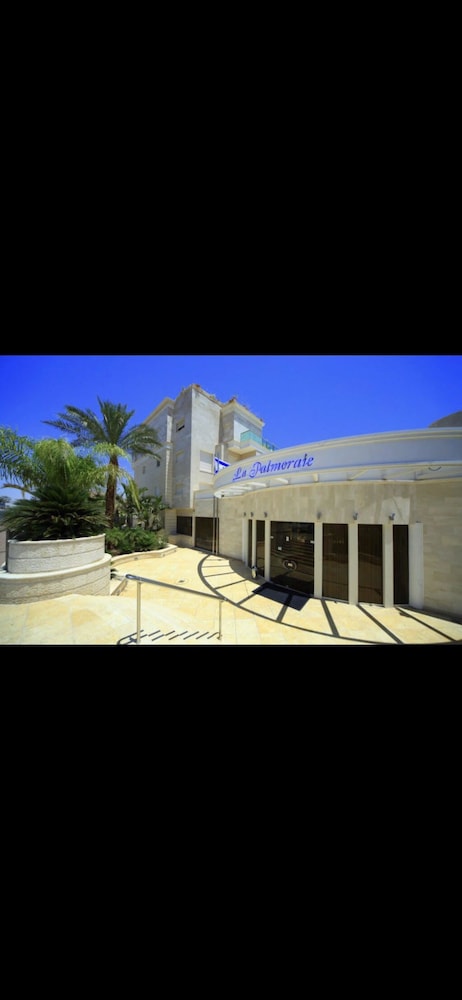 La Palmora Suites