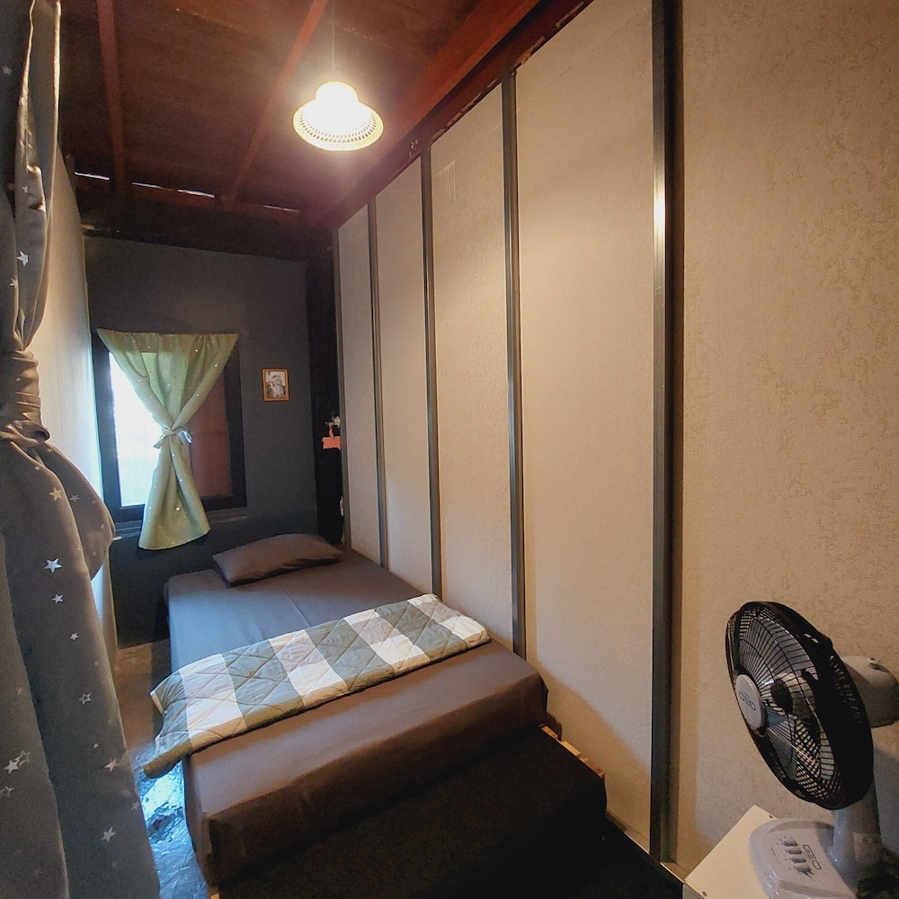 Baan Baan Hostel