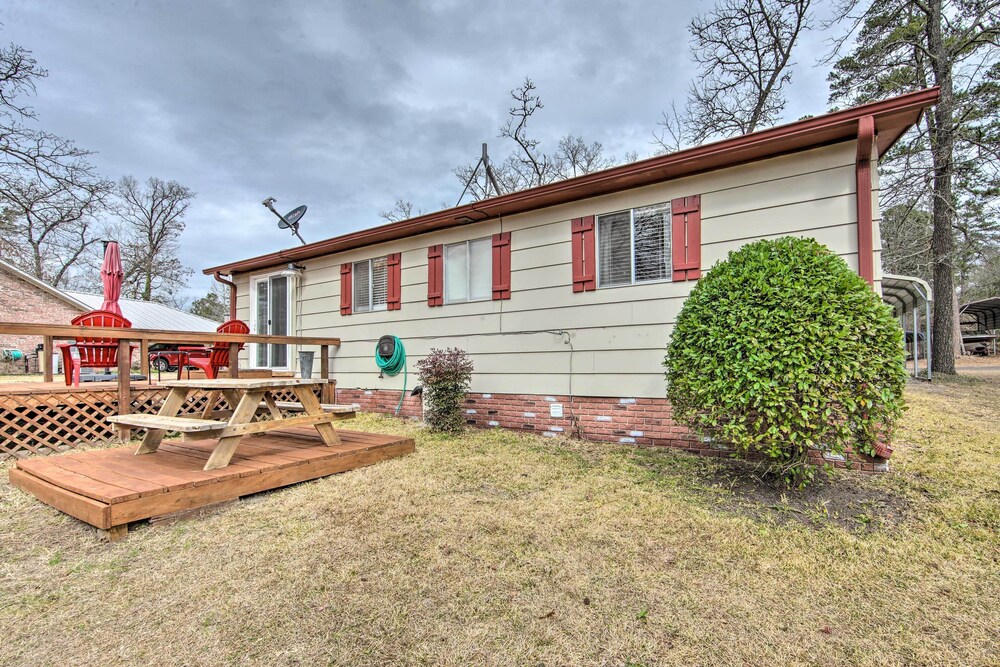 Jefferson Retreat w/ Backyard < 1 Mi to Lake! - Property Image 9