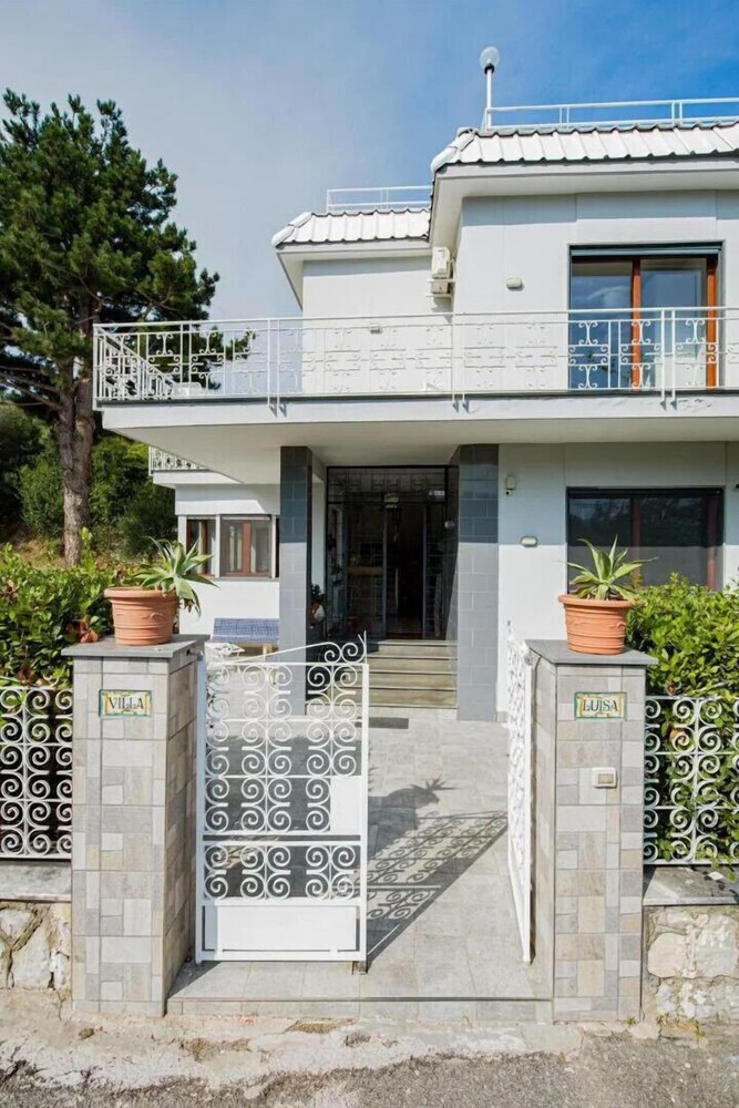 Estate4home - Villa Louise