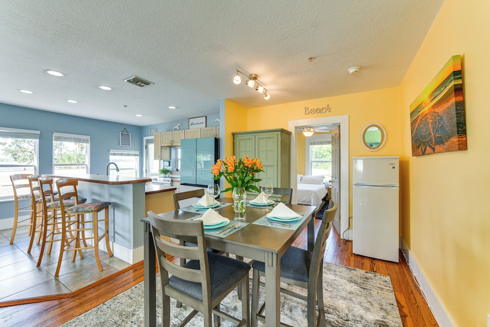 Manatee River Views: Palmetto Paradise w/ Fire Pit