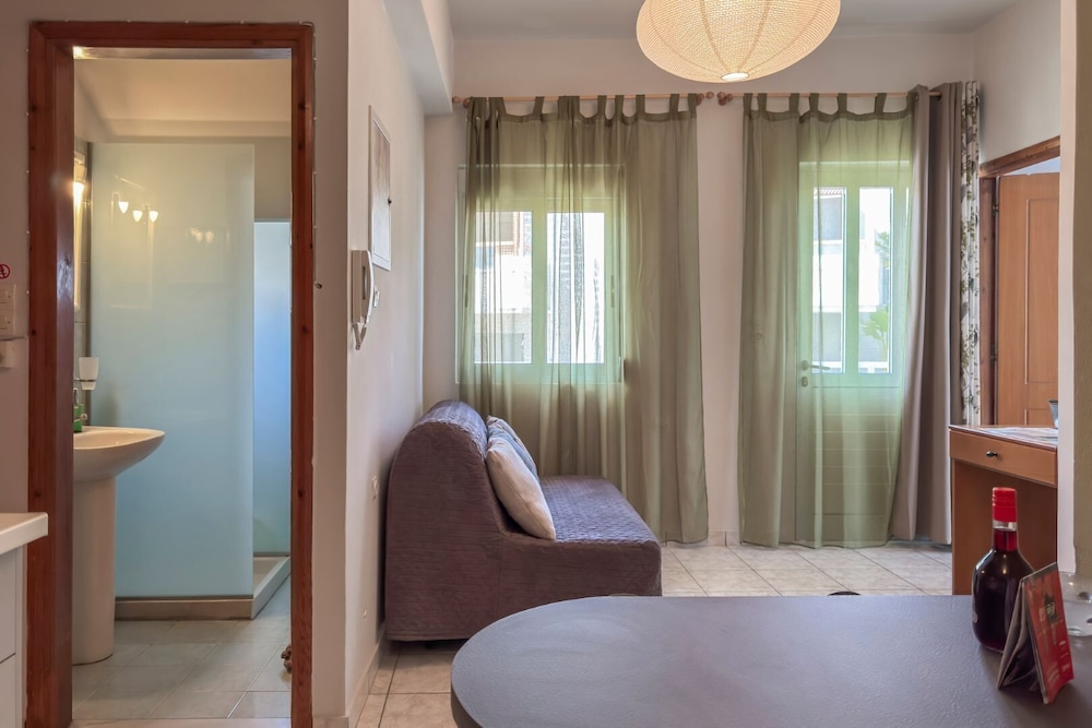 Alisahni Home 1