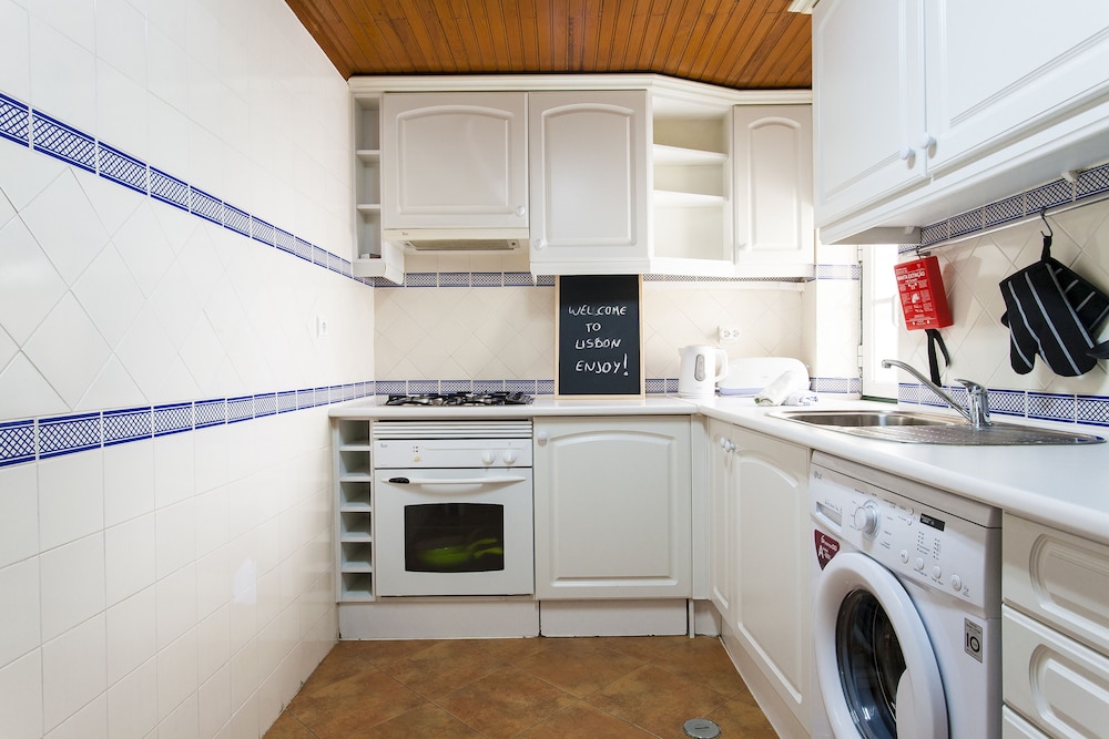 JOIVY Stylish 1-bed flat w/ city views in Alfama view 5