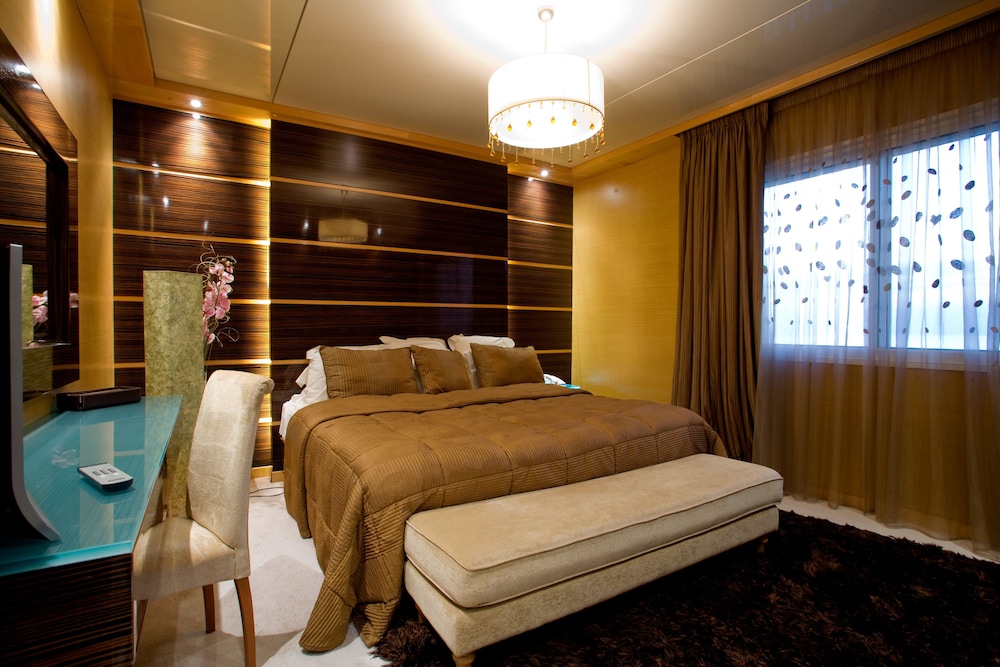 Lahoya Suites