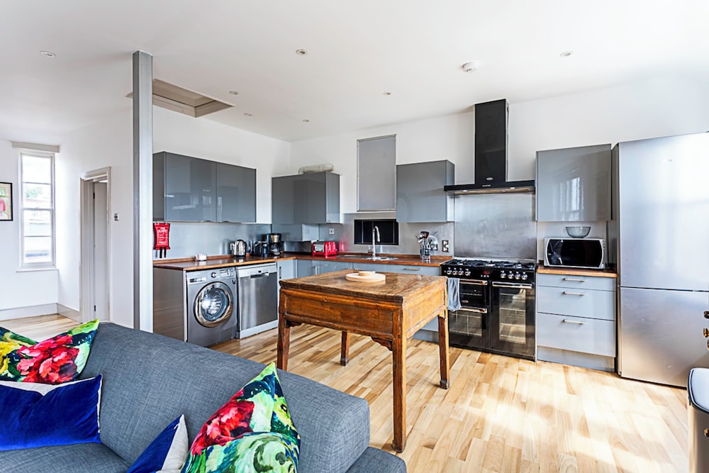 Contemporary Open Plan Penthouse
