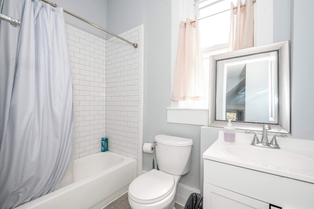 Queen City Suites 2 For 4