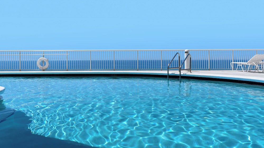 2BR Gulf Front Condo w/ Pool, Gym, Hot Tub + Free Attraction Tickets!