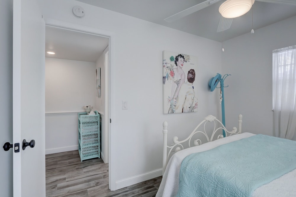 Luxury Pool Dog Friendly Central To Naples And Marco Island By Sky Run Naples 3 Bedroom Home