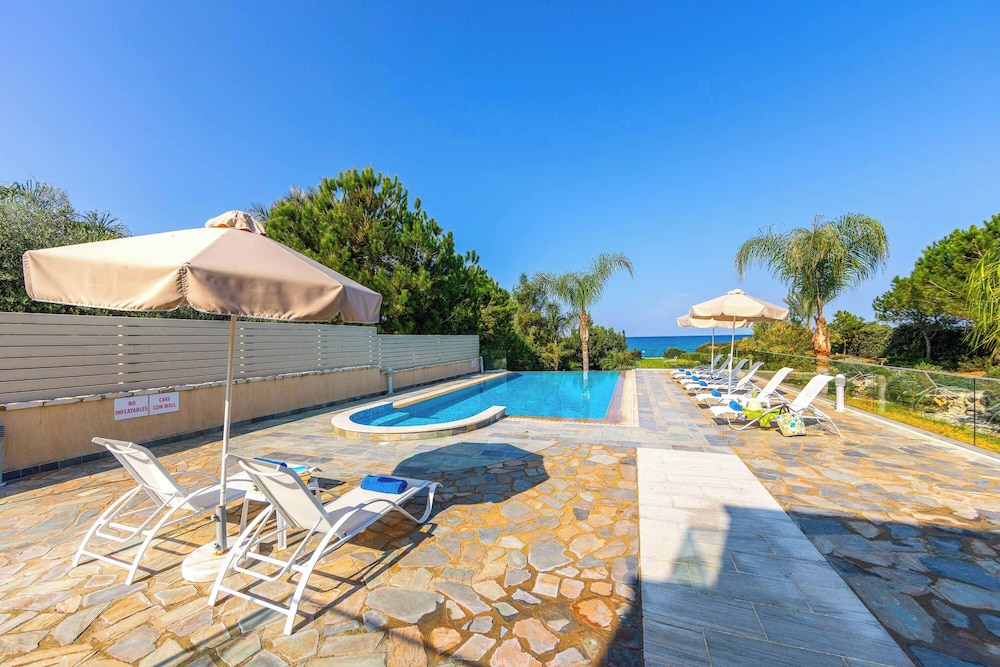 Harmonia Beach Villa