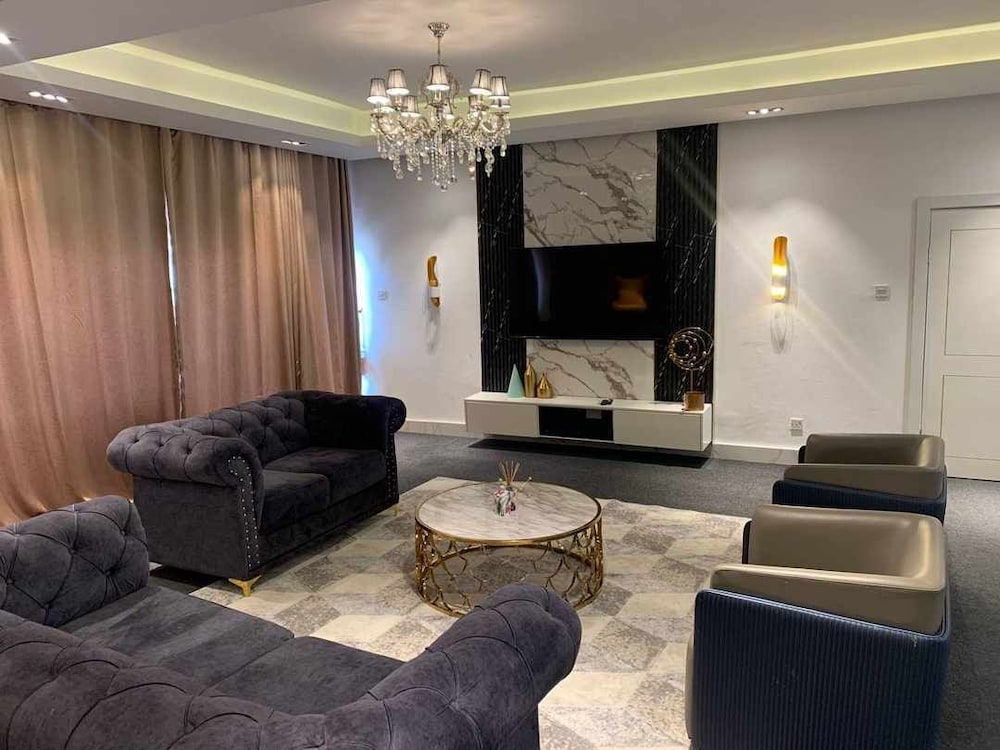 Sujimoto Residences Precious