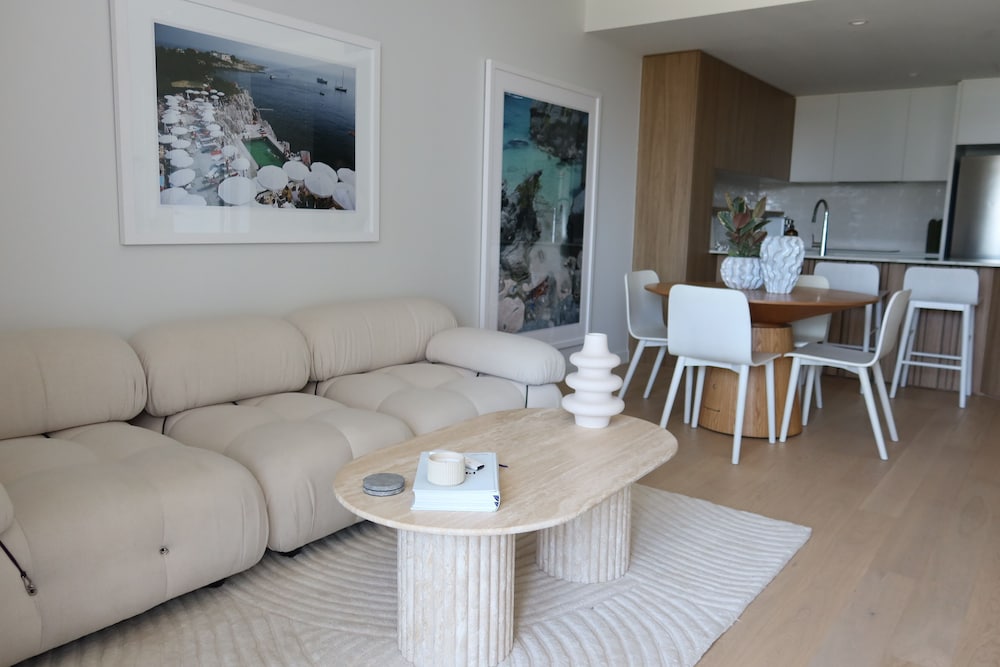 Luxury Palm Beach 1 BDR in The Village