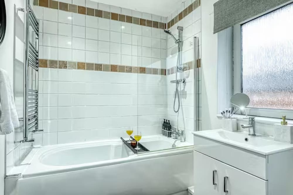 Last Min Weekend Stay, Trafford, Pets Welcome
