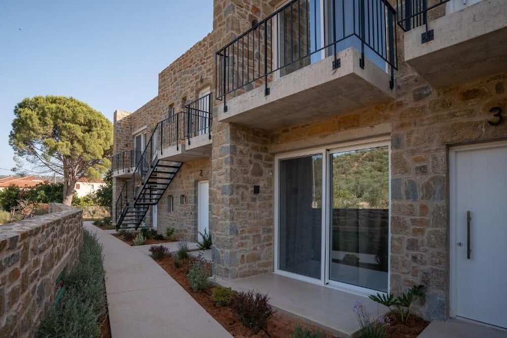 Gialova Hills 8