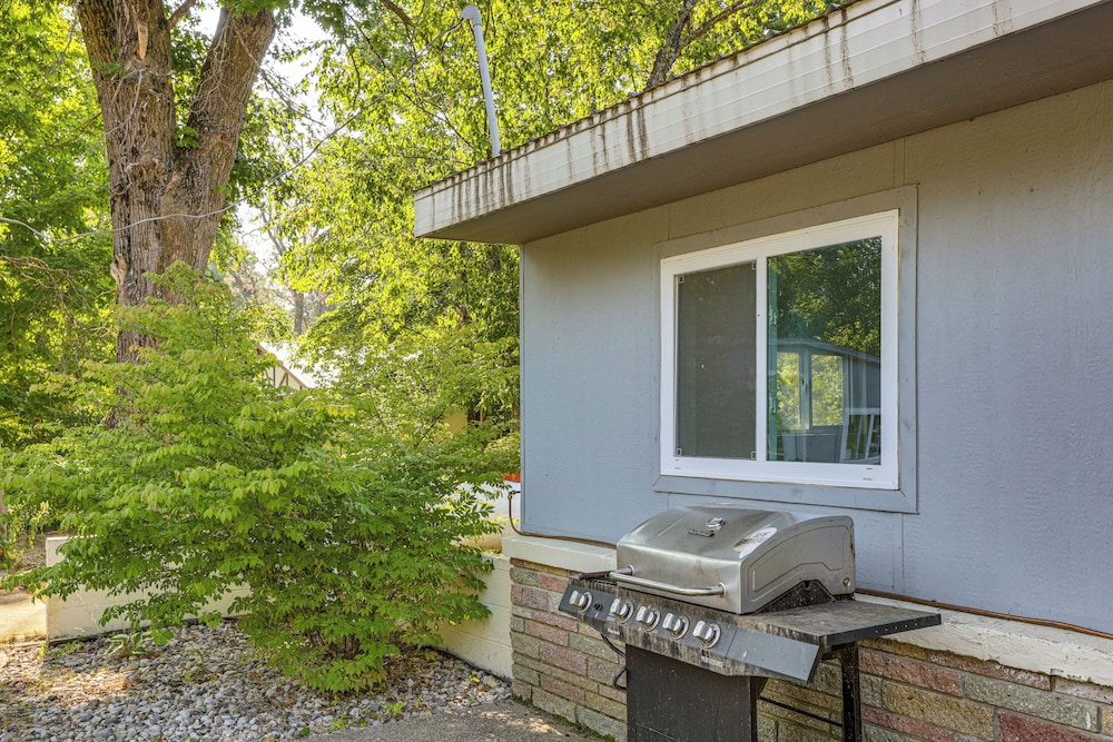 Pet-friendly Retreat: Over 3 Acres in Baldwin!