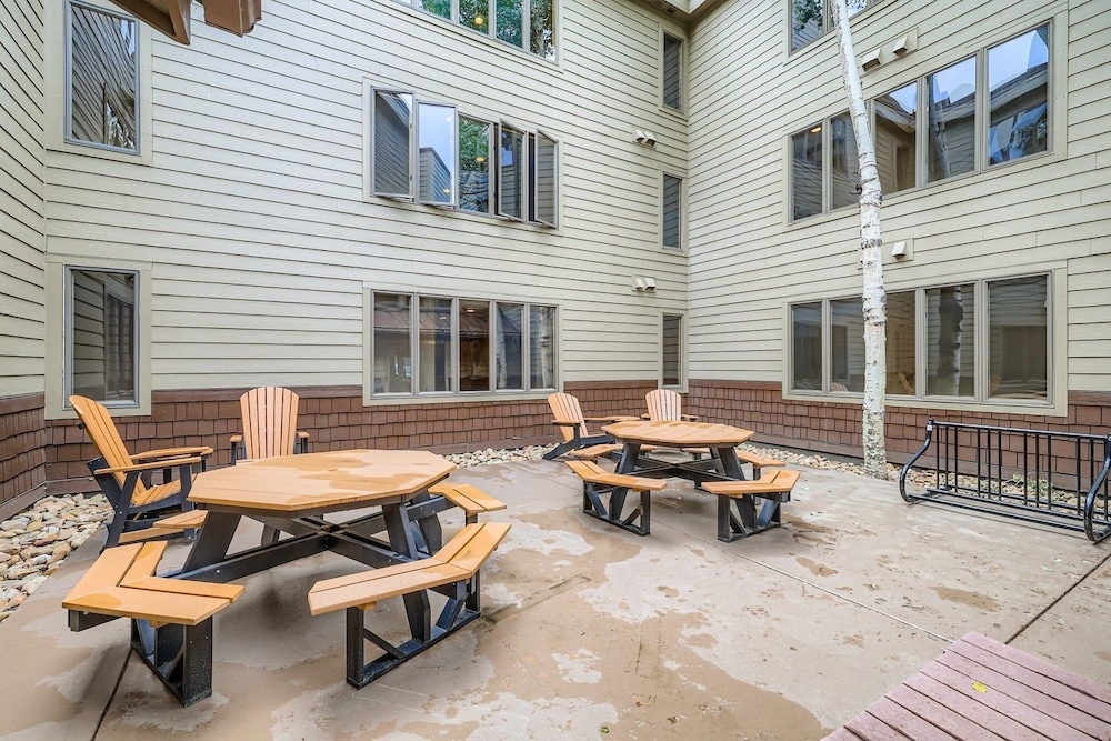 1702 The Willows 1 Bedroom Condo