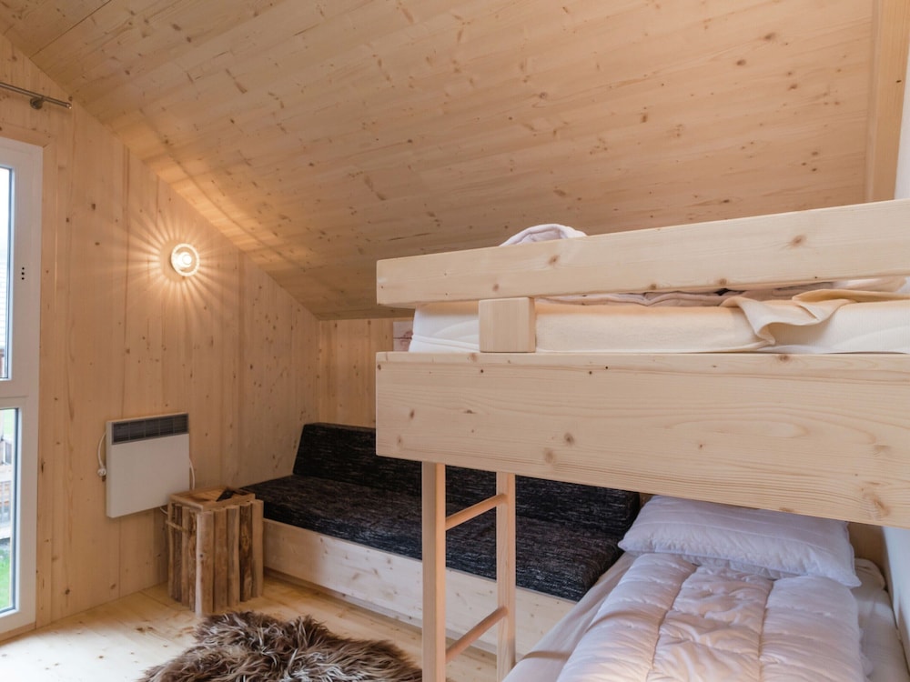 Cosy Chalet With hot tub