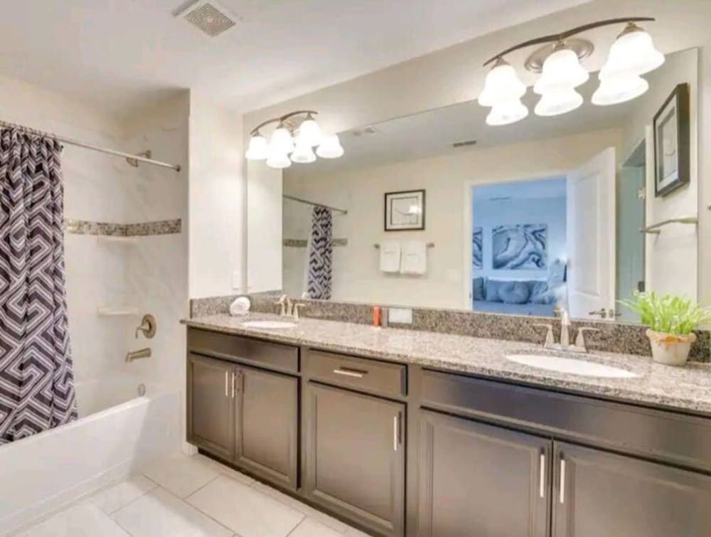 Free Amenities Spacious Home King Beds