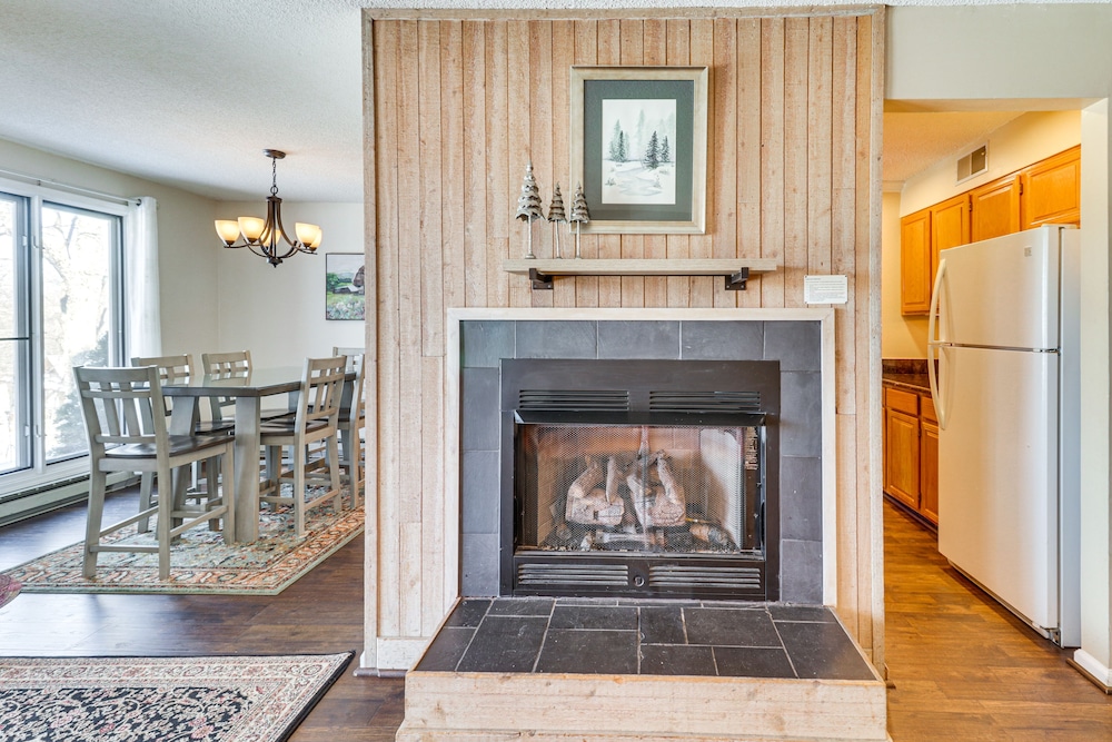 Cozy Condo w/ Patio: 1 Mi to Wintergreen Resort! view 2