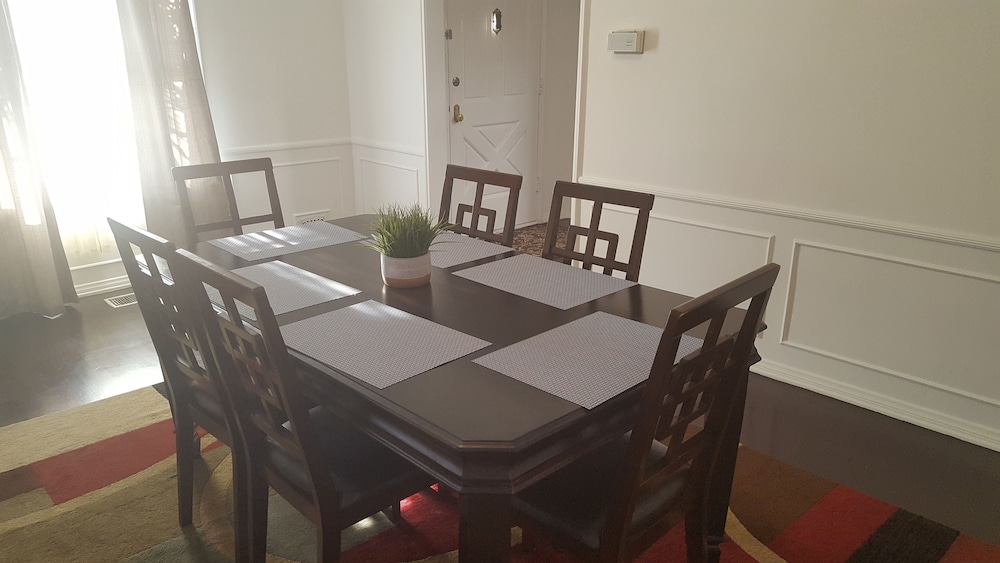 Great 2 Floor house in Beverly-wood