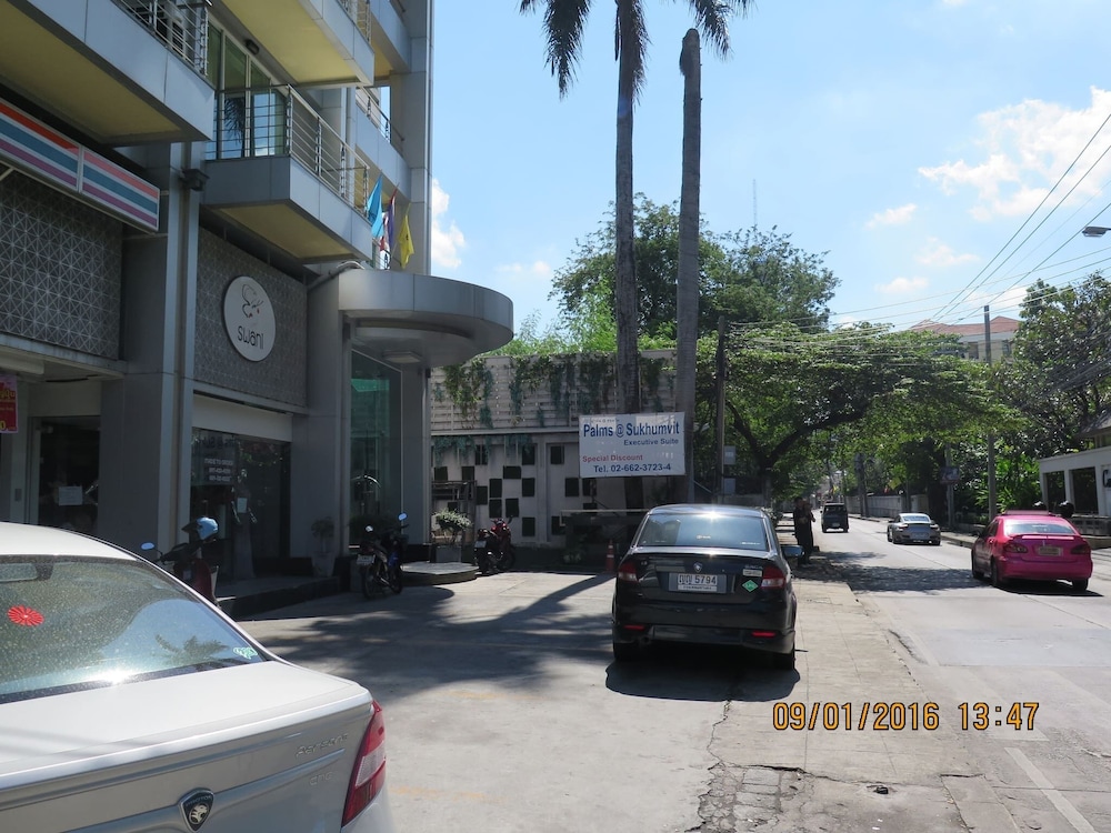 S39- 1 Bedroom Downtown Apt With Balcony and Pool
