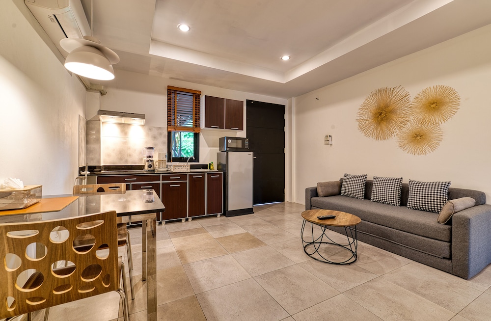 Baan Rawee Apartments