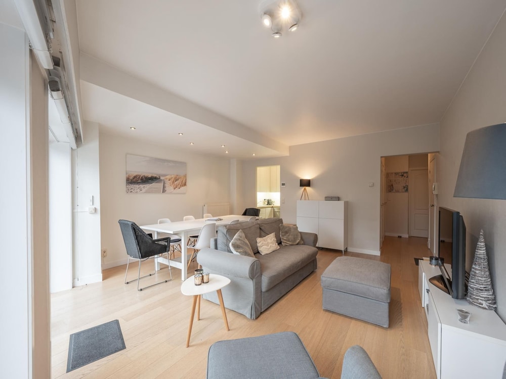 Apartment in Knokke Near Duinbergen Beach
