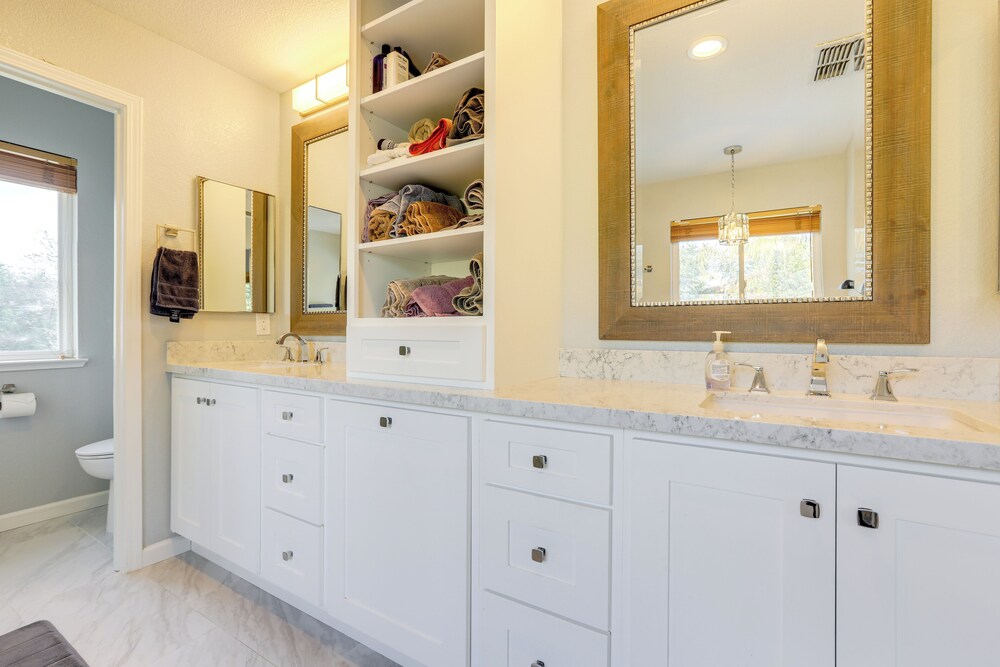 4 Mi to UC Davis: Updated Family Home!