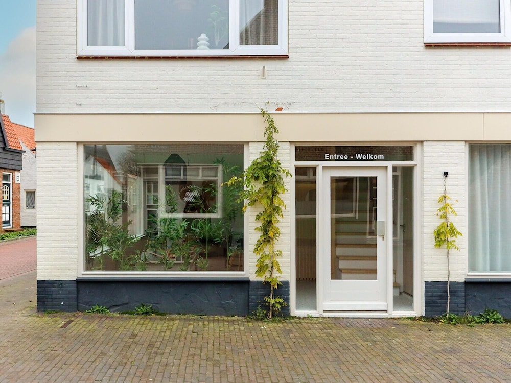 Suite in Vrouwenpolder Near North Sea Beach
