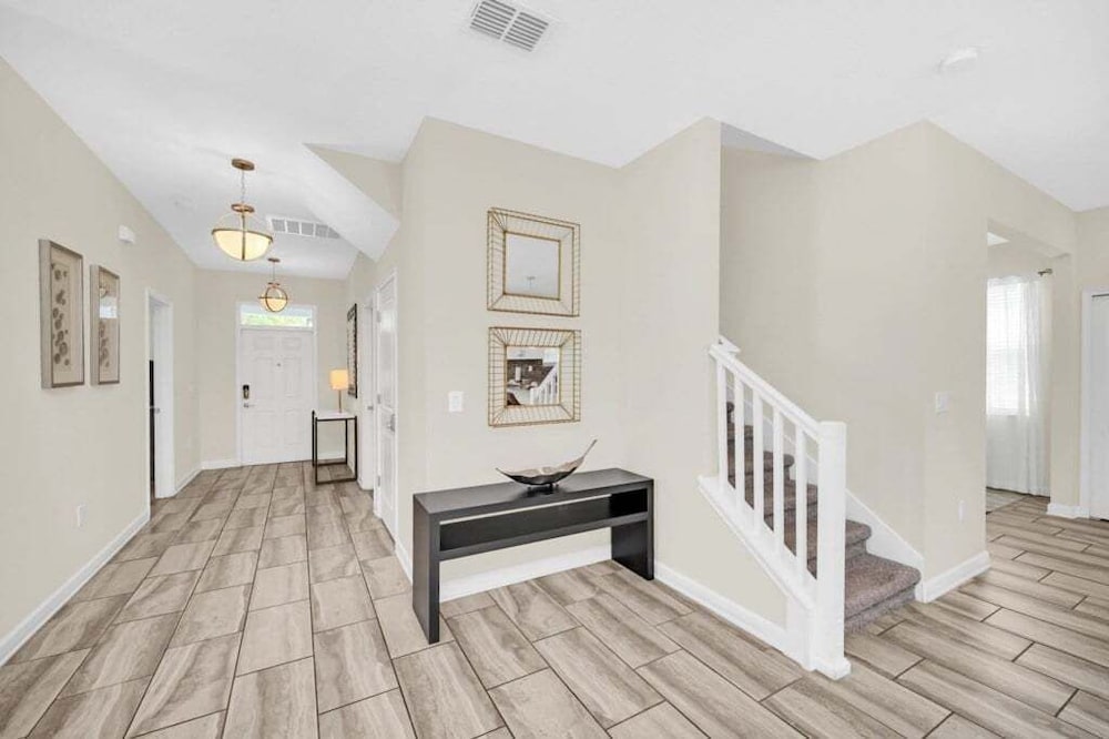 Luxury Pool/spa Home With Lots Of Sunshine! 6 Bedroom Villa